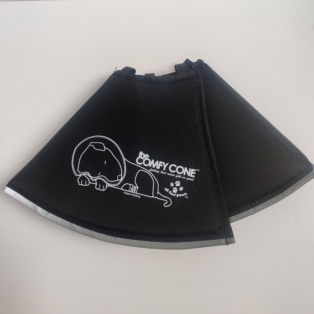 Open Box The comfy cone Black Dog Recovery Collar_Medium